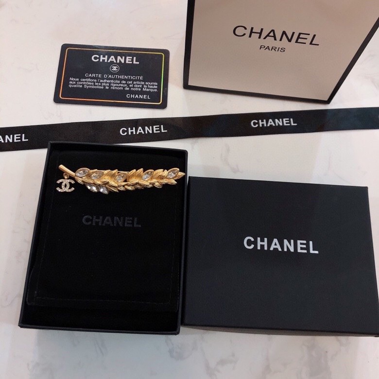 Chanel Brooch 05yxs102
